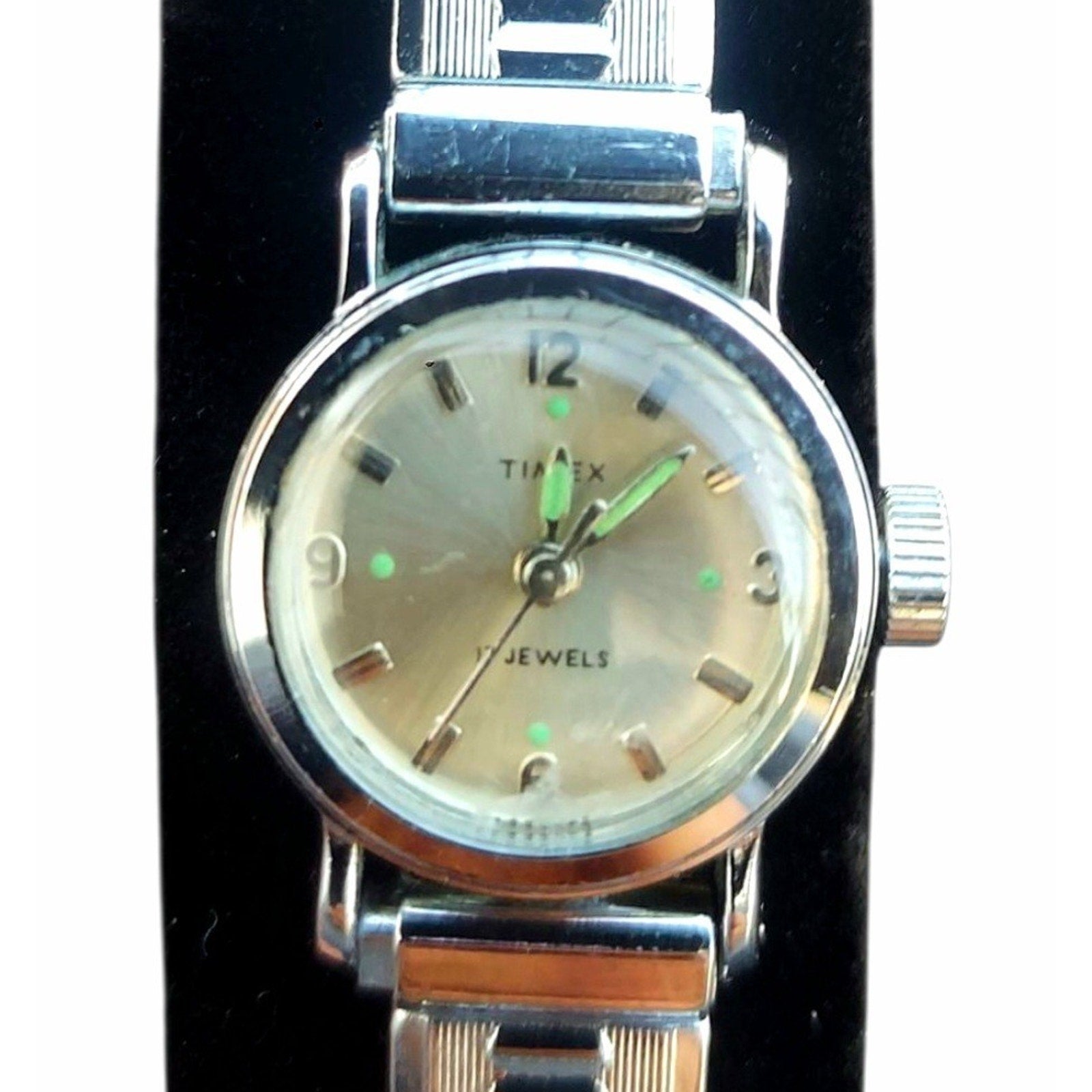 Vintage Timex Women's 17 Jewels Mechanical Wind Up Watch Silver Tone Flex Band