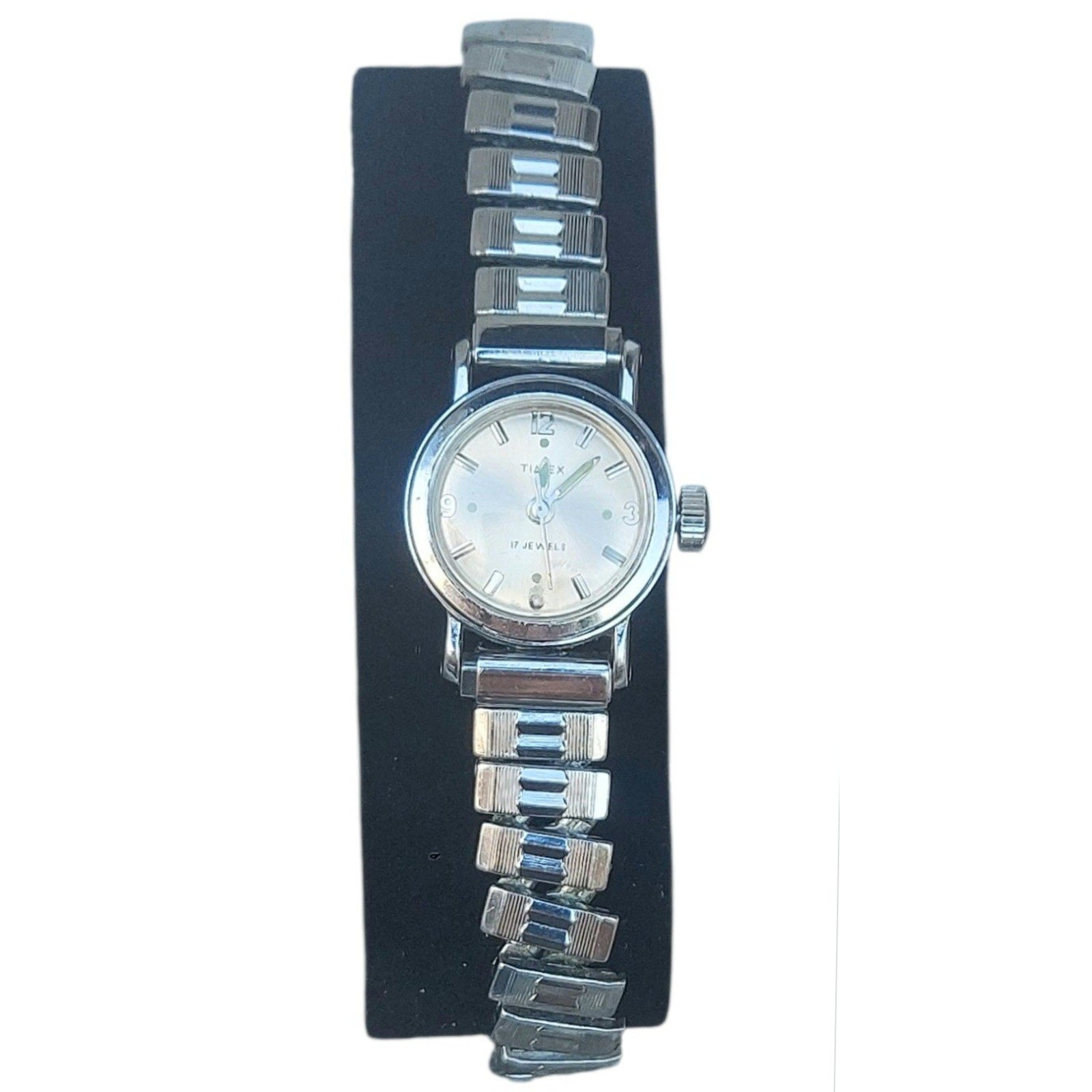 Vintage Timex Women's 17 Jewels Mechanical Wind Up Watch Silver Tone Flex Band